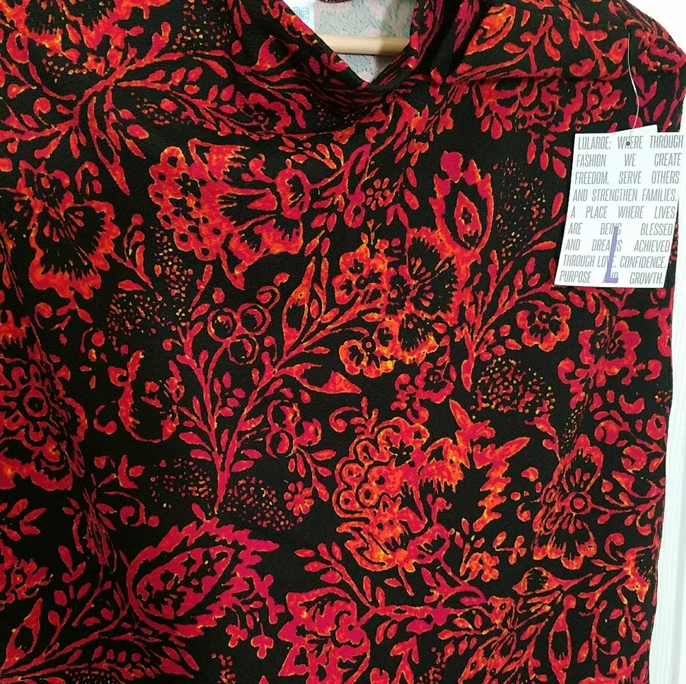 Bnwt large lularoe cassie red black floral